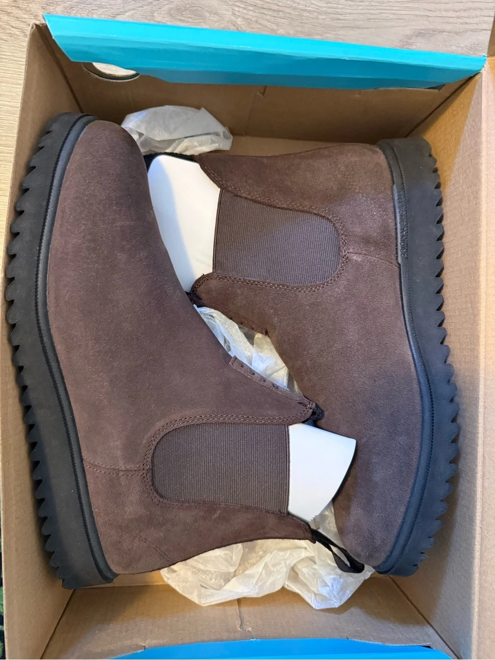 Reef Men's Brown Suede Chukka Boots with Black Sole